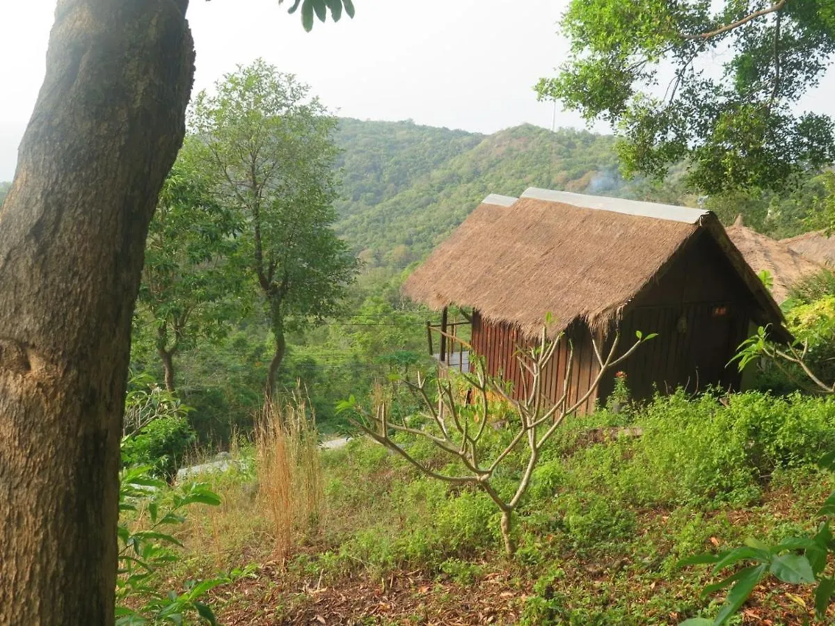 Tree House Bungalows קו טאו